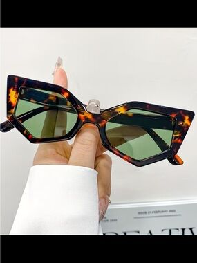 Affordable Fashion Finds Tortoiseshell Cat-Eye Sunglasses